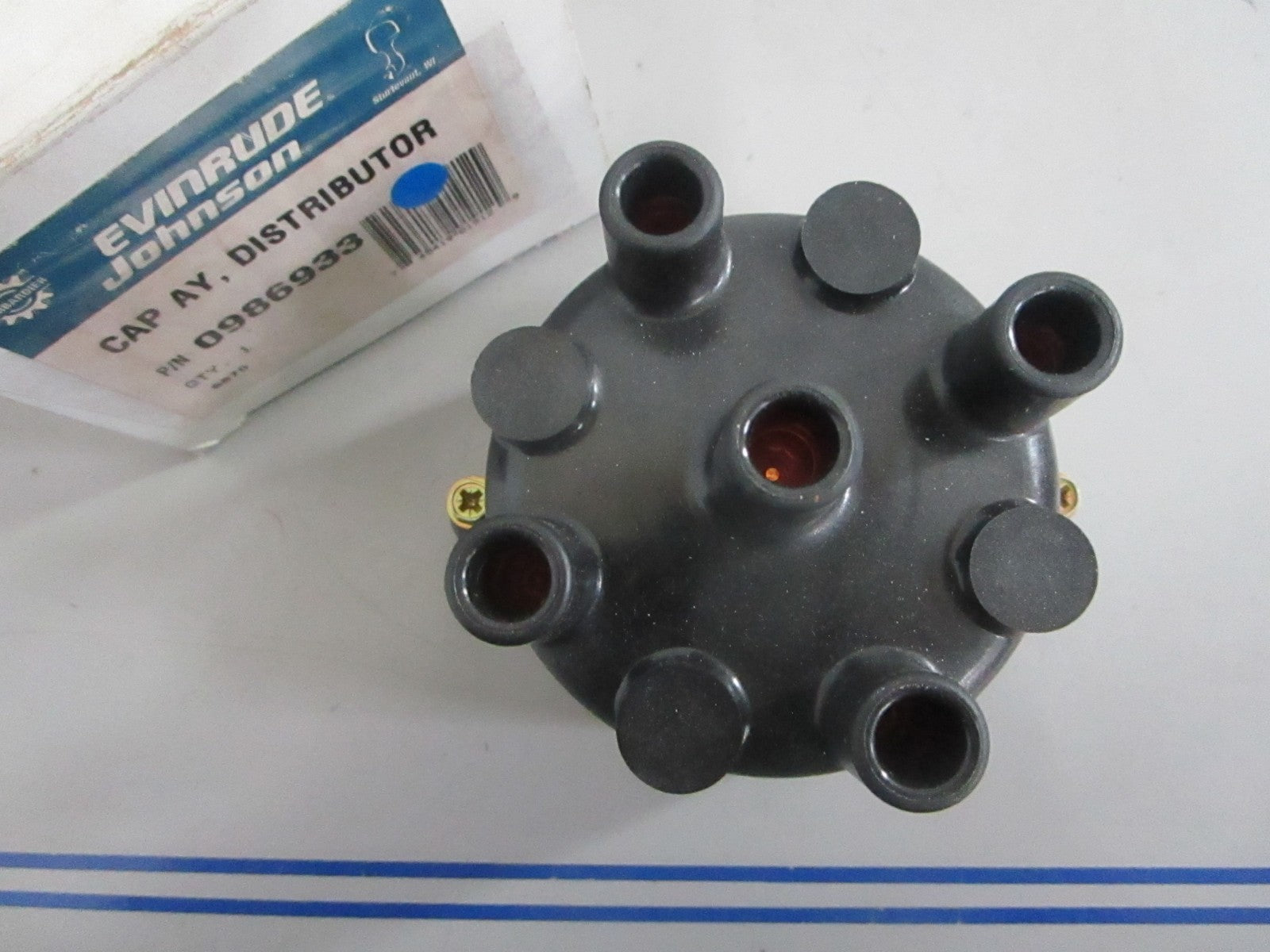 NEW OEM 986933 0986933 OMC Johnson Evinrude Distributor Cap Assy 0820