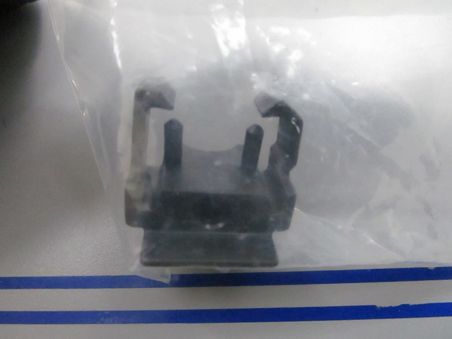*NEW OEM* 0810 OMC Johnson Evinrude Bracket 513134 0513134