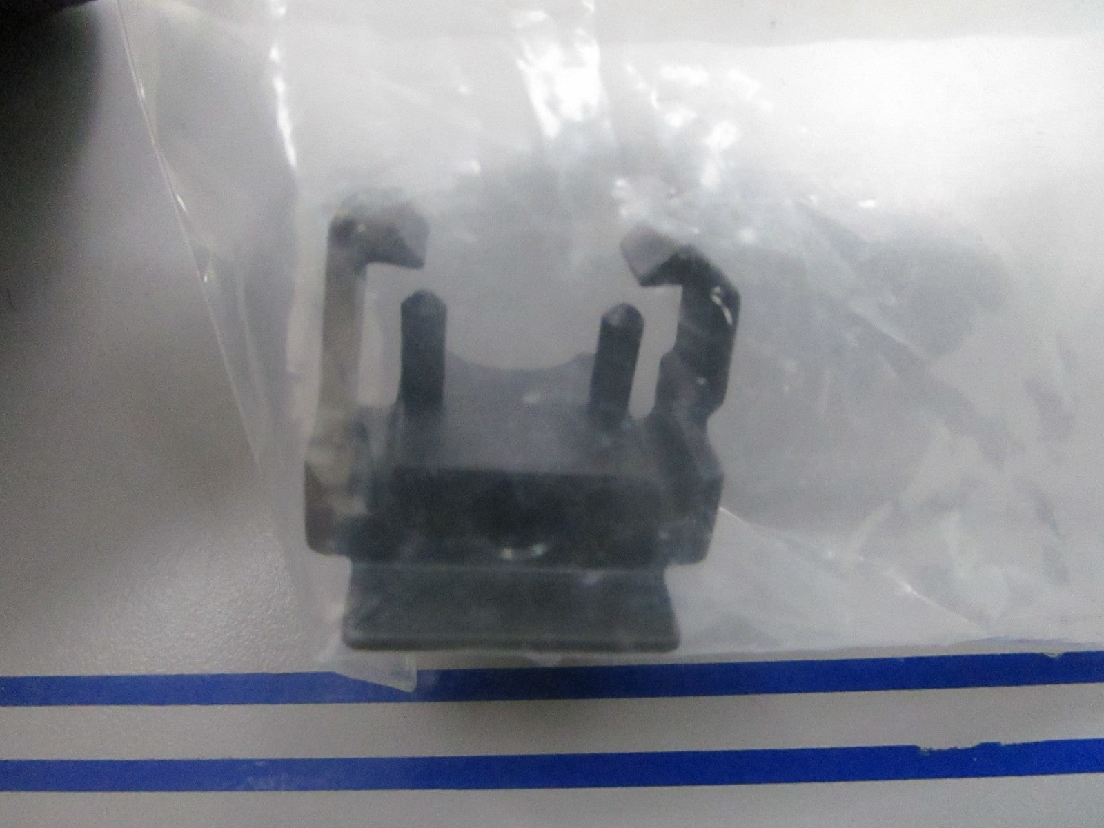 *NEW OEM* 0810 OMC Johnson Evinrude Bracket 513134 0513134
