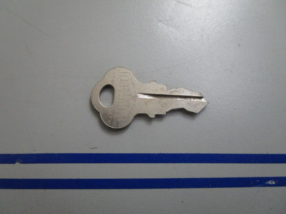 *NEW OEM* 0810 OMC Johnson Evinrude Ignition Key KF88 501603 0501603