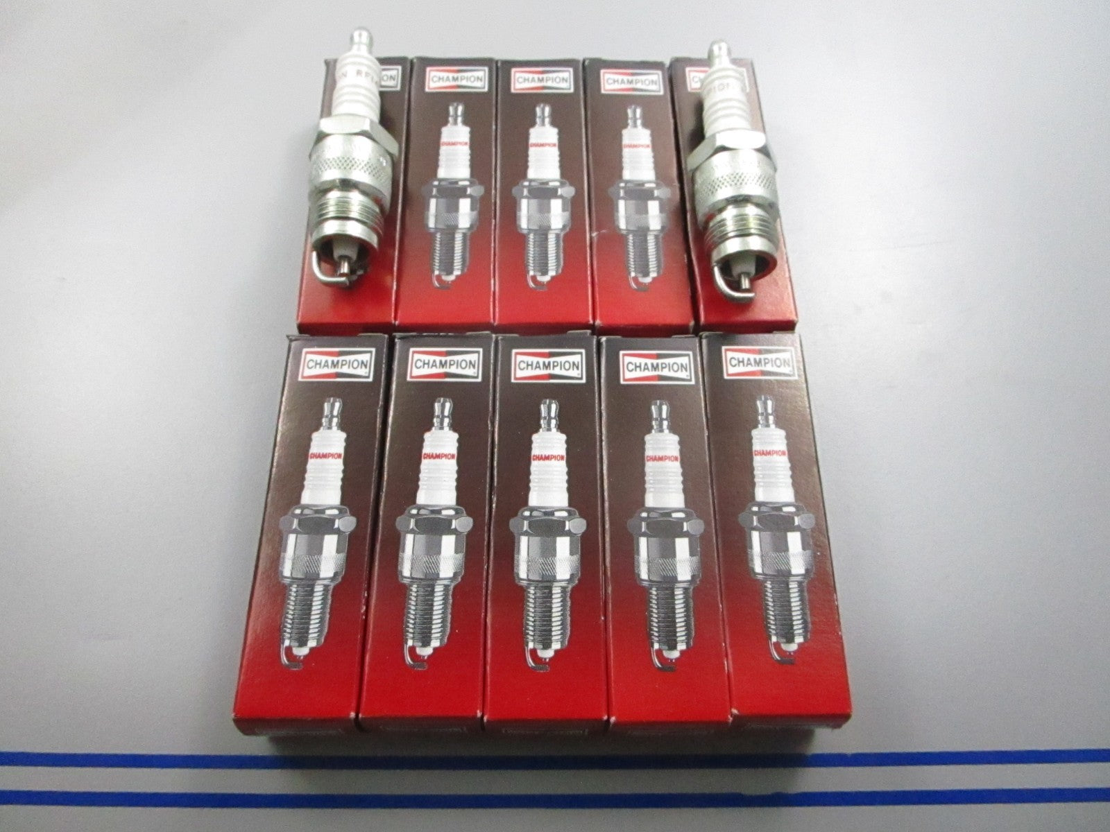 *NEW* (LOT OF 10) 0810 Champion Spark Plug RF14LC