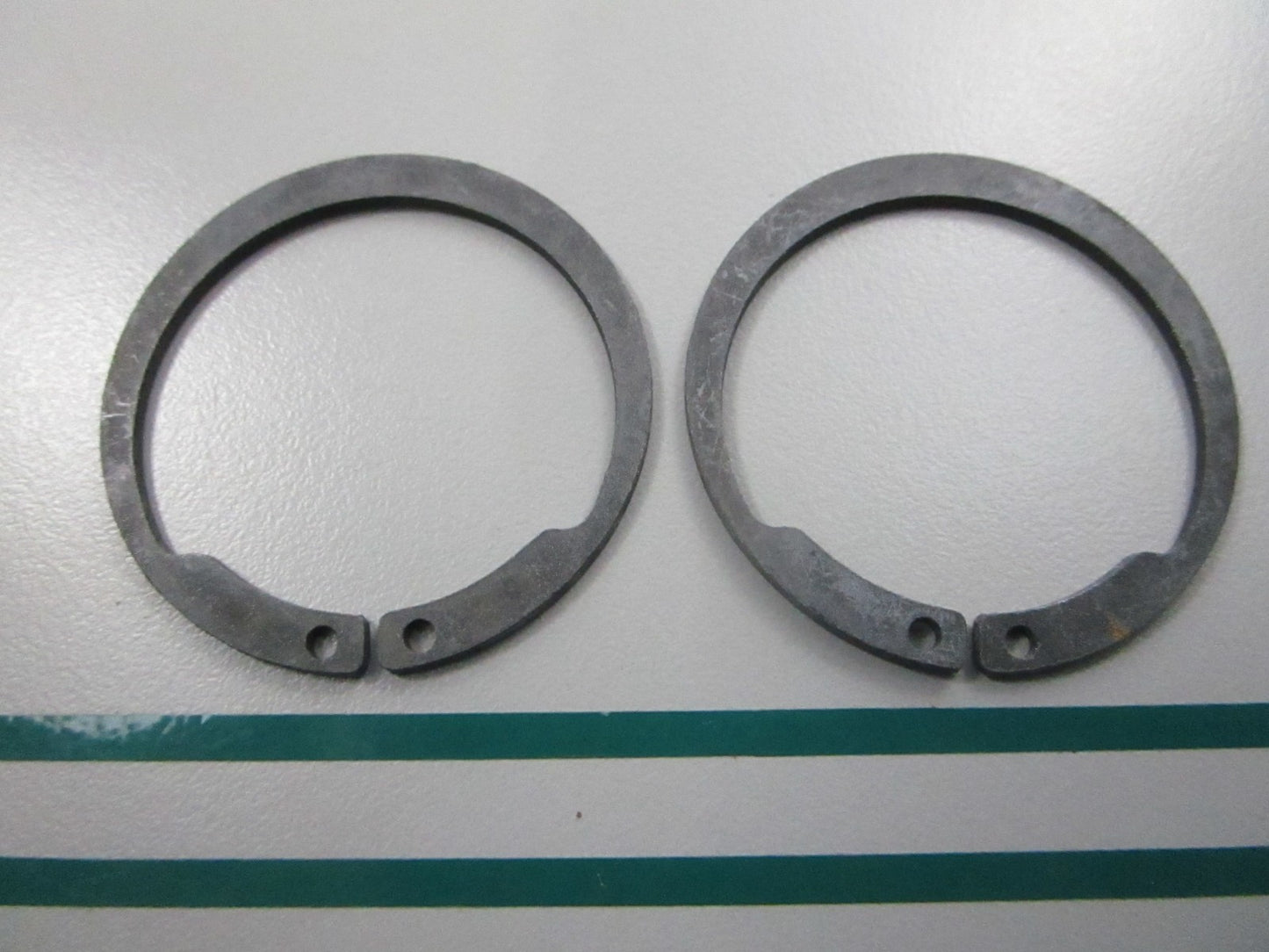 NEW OEM (LOT OF 2) 308213 0308213 OMC Johnson Evinrude Snap Ring 0810