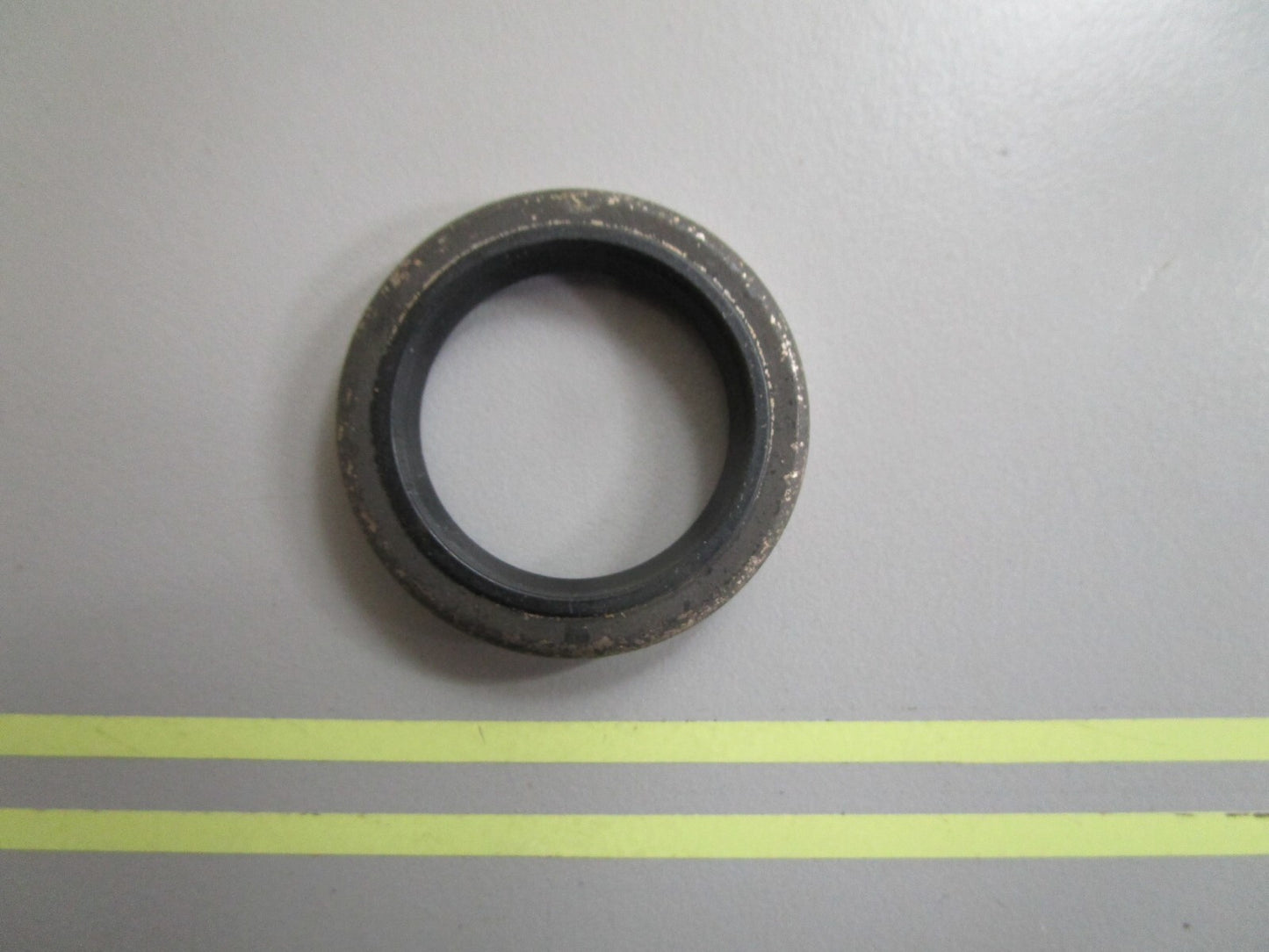 *NEW OEM* 0810 OMC Johnson Evinrude Oil Seal 321453 0321453