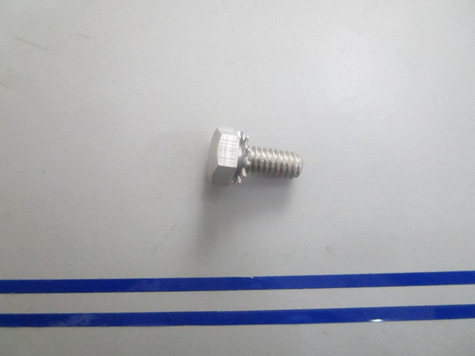 *NEW OEM* 0810 OMC Johnson Evinrude Screw 328731 0328731