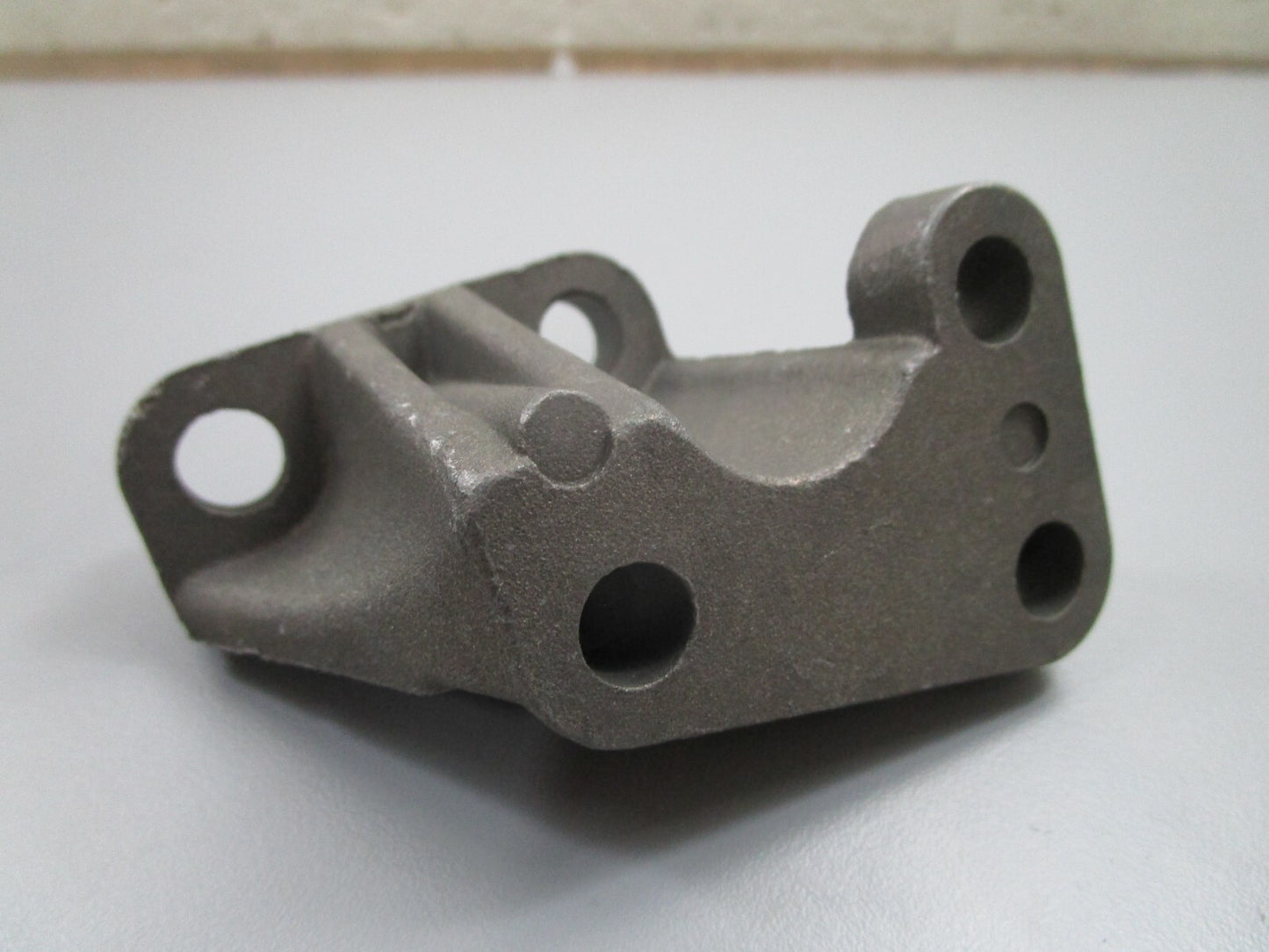 *NEW OEM* 0810 OMC Johnson Evinrude Trim Pump Bracket 908984 0908984