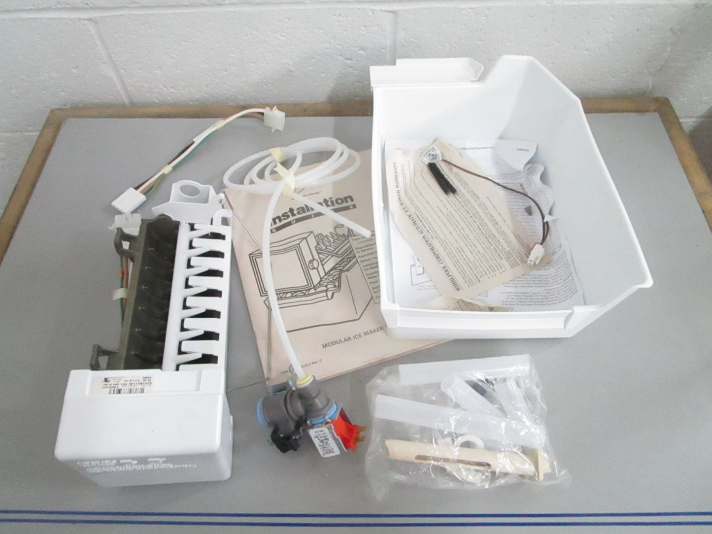 *NEW OEM* 0820 Whirlpool Ice Maker Kit ECKMF95