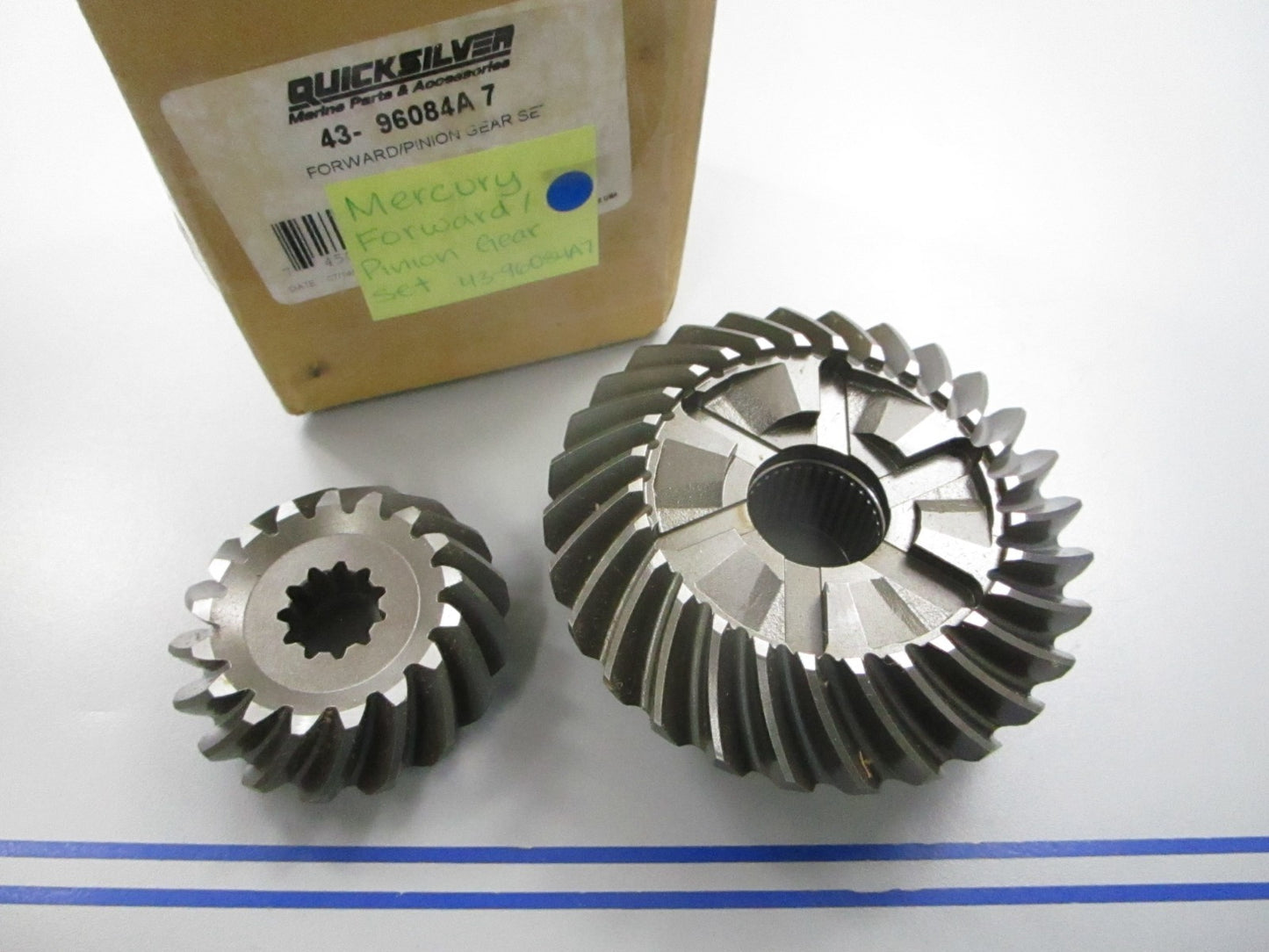 NEW OEM 43-96084A 7 Mercury Quicksilver Forward Pinion Gear 0810