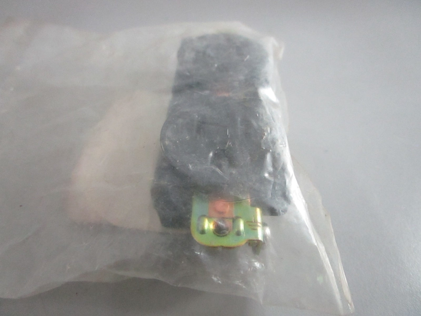 NEW OEM 32330-877-000 Honda Receptacle 0820