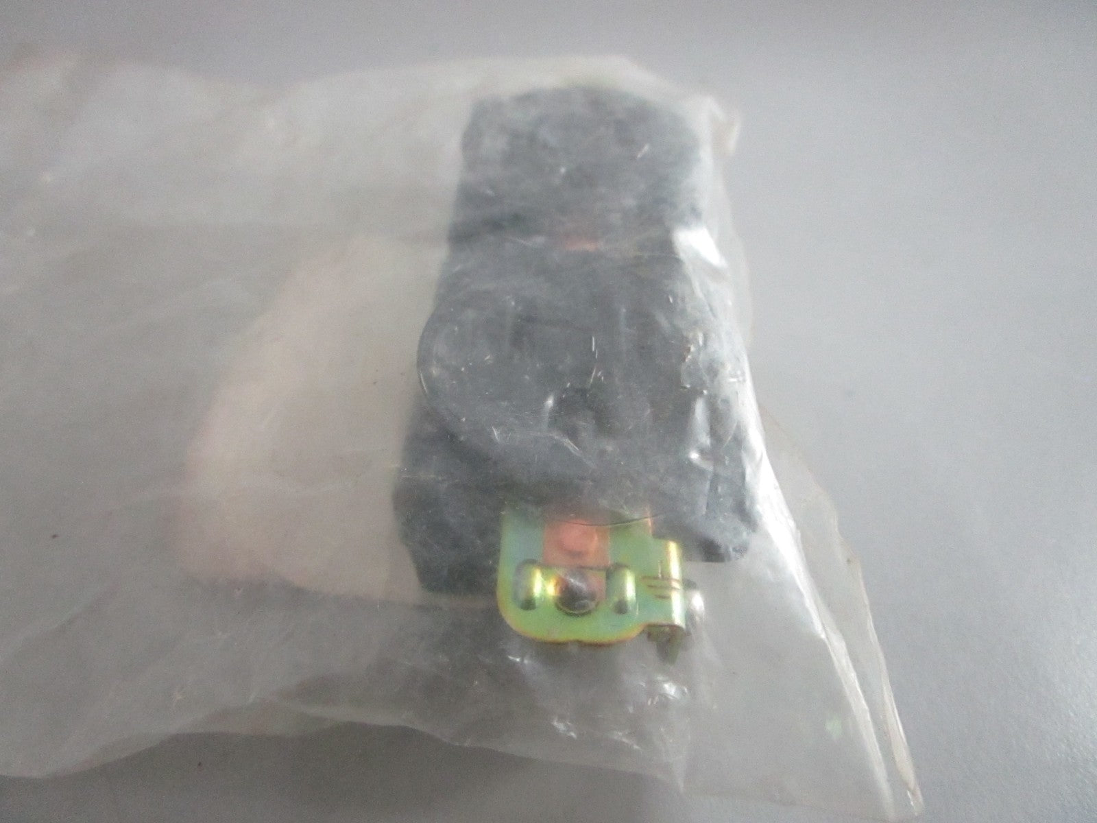 NEW OEM 32330-877-000 Honda Receptacle 0820