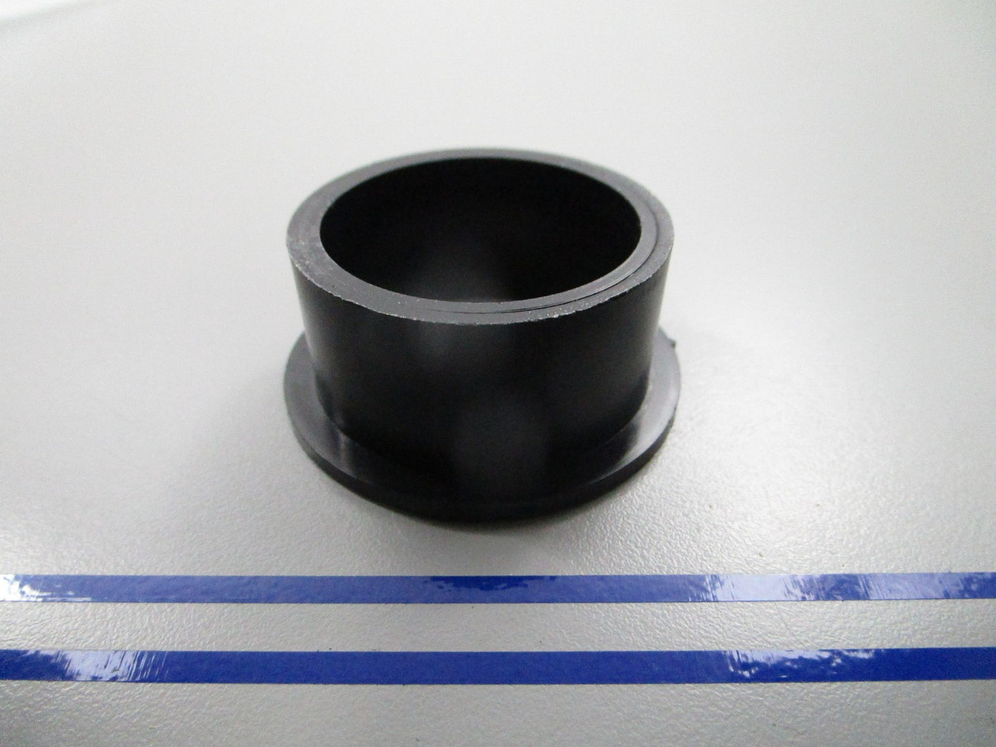 *NEW OEM* 0810 Volvo Penta Bushing 853621