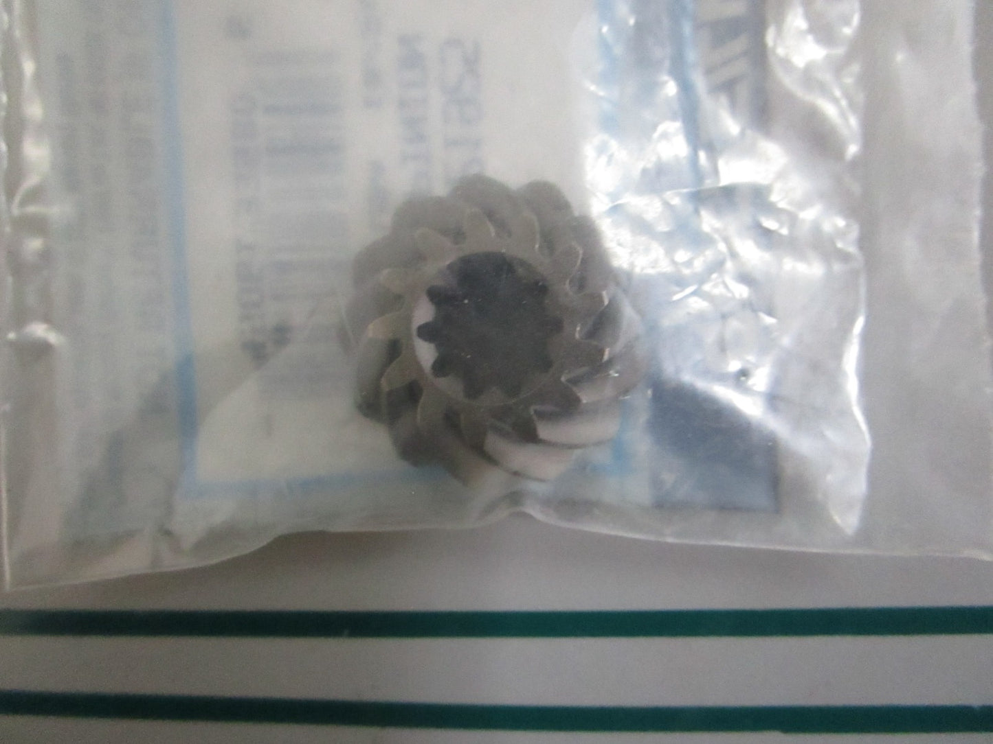 NEW OEM 43-821925 1 Mercury Quicksilver Pinion Gear 0820
