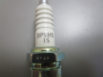 *NEW* (LOT OF 10) 0820 NGK Spark Plug BP8HS-15