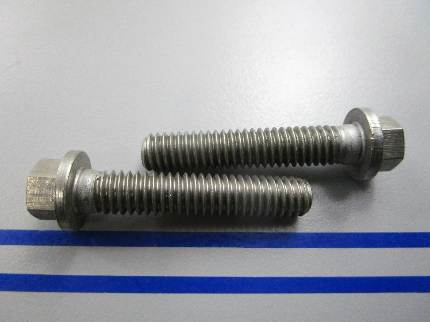 NEW OEM (LOT OF 2) 908511 0908511 OMC Johnson Evinrude Housing Cover Screw 0810