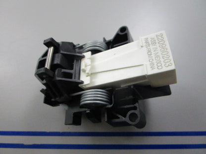 *NEW OEM* 0810 Electrolux Door Latch Assembly 5304516818