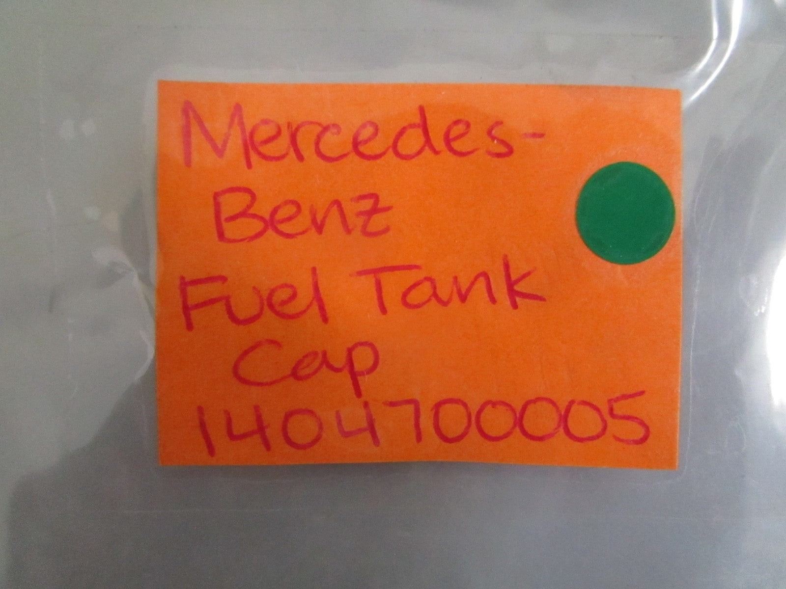 NEW OEM 1404700005 Mercedes-Benz Fuel Tank Cap 0820