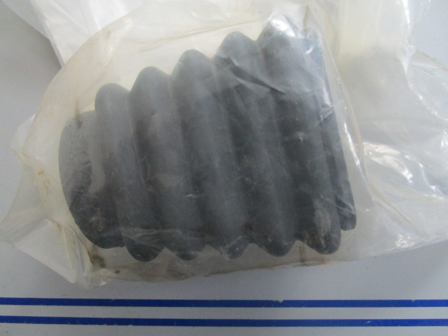 *NEW OEM* 0810 OMC Johnson Evinrude Grommet 336384 0336384