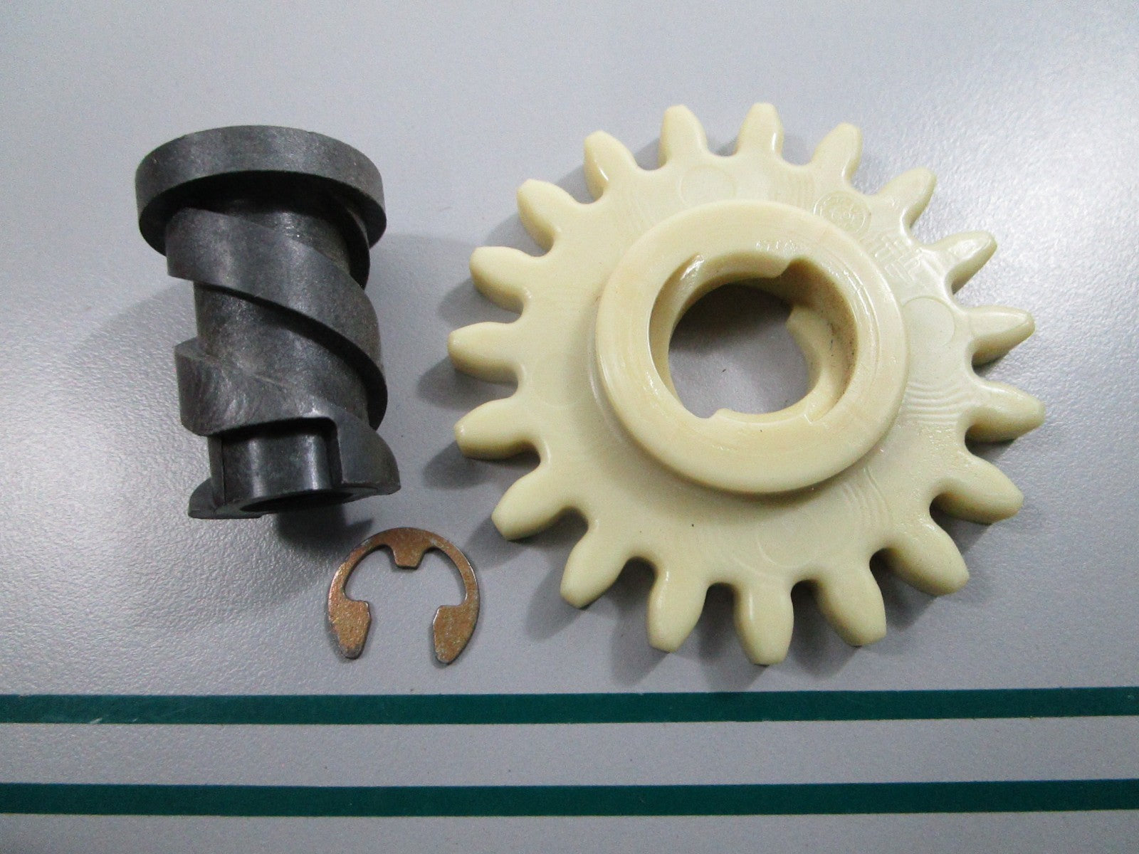 NEW OEM 494146 Briggs & Stratton Starter Gear Kit 0810