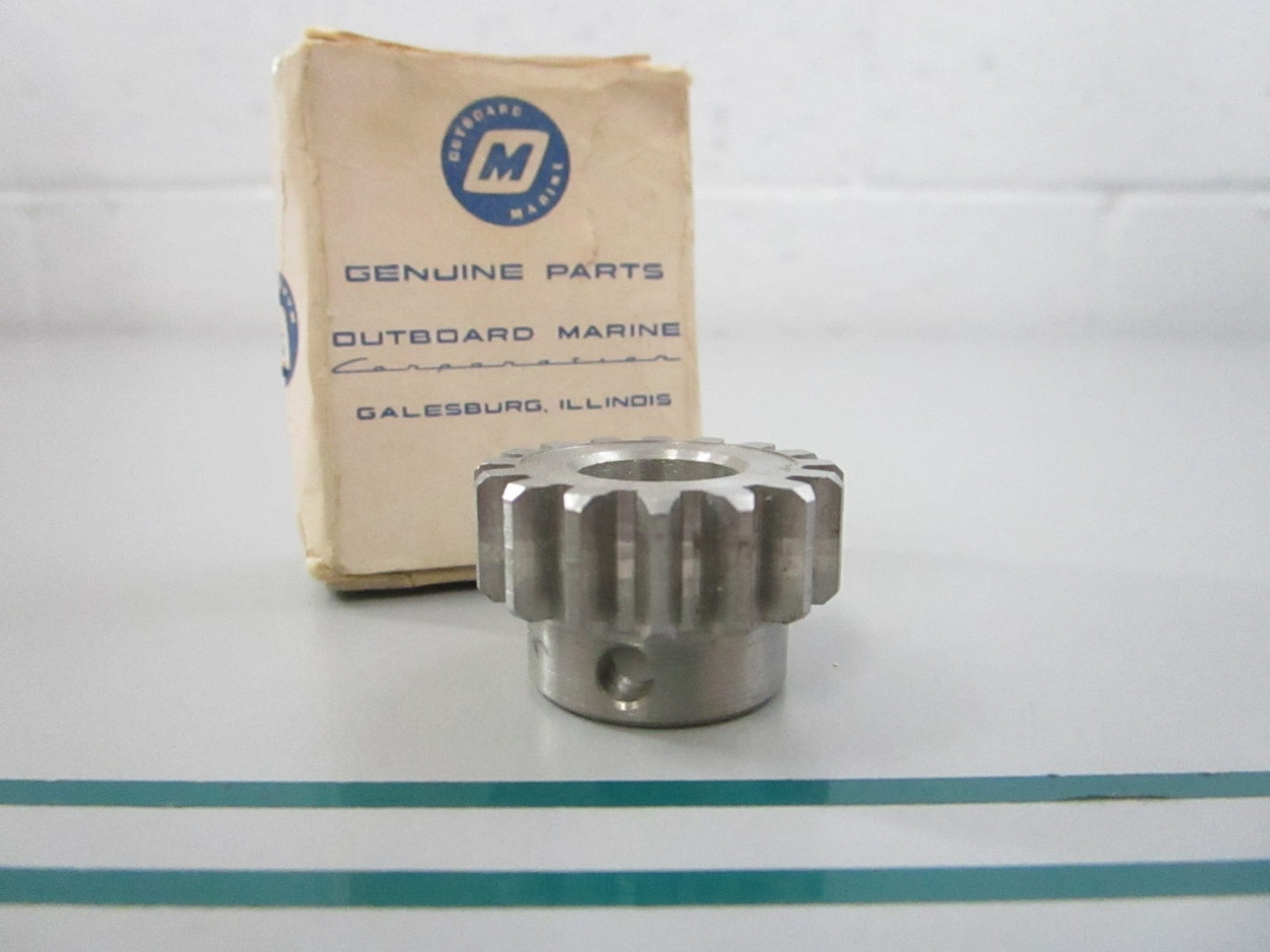 NEW OEM 308441 0308441 OMC Johnson Evinrude Worm Gear 0810
