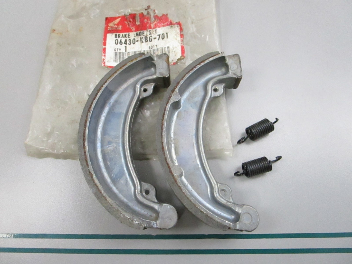 NEW OEM 06430-KBG-701 Honda Brake Shoe Set 0810