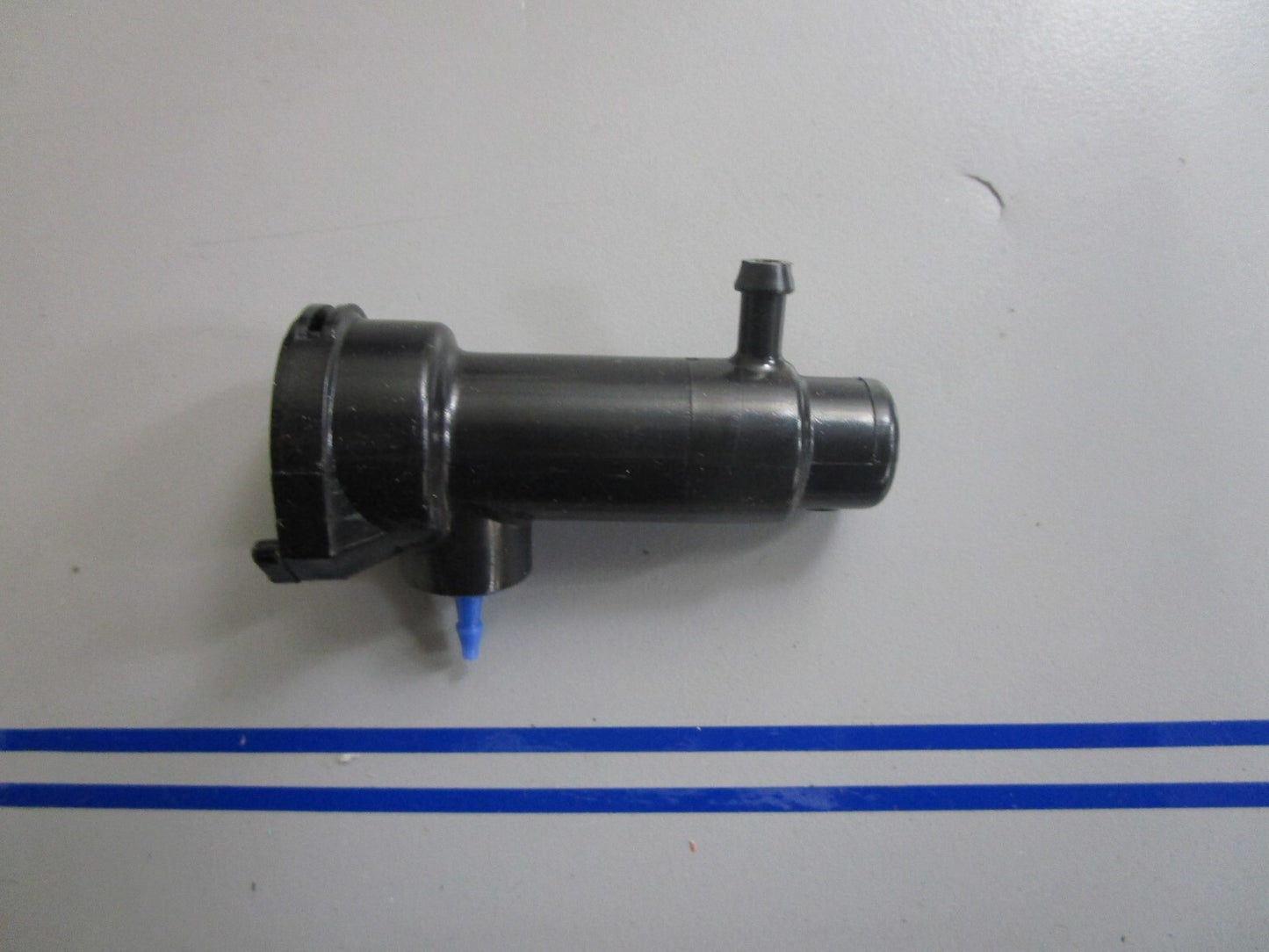 *NEW OEM* 0810 OMC Johnson Evinrude Housing & Nipple Assembly 394337 0394337