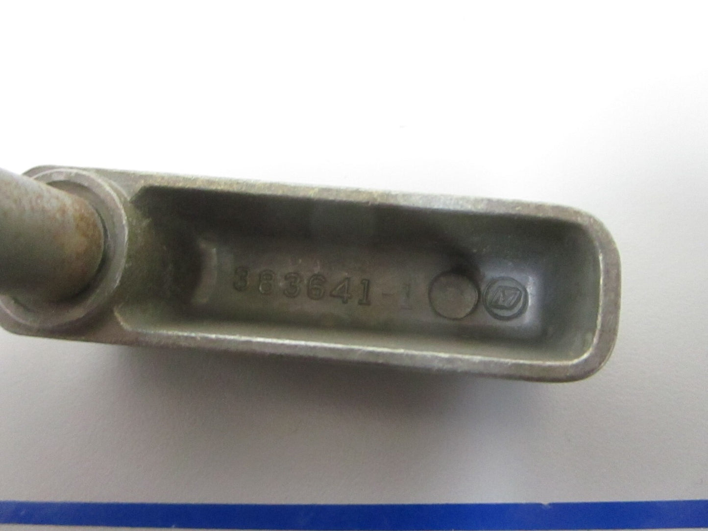 *NEW OEM* 0810 OMC Johnson Evinrude Front Latch Handle 383641 0383641