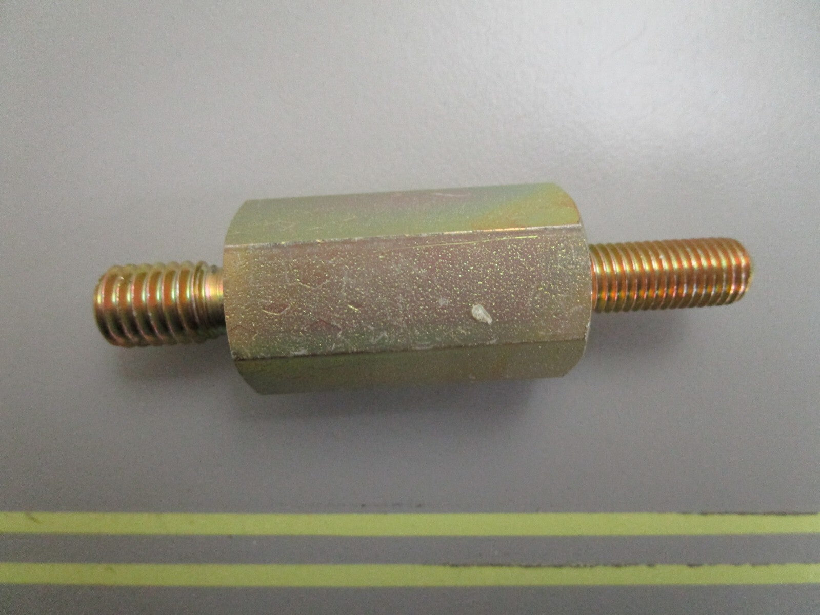 *NEW OEM* 0820 OMC Johnson Evinrude Stud 915011 0915011