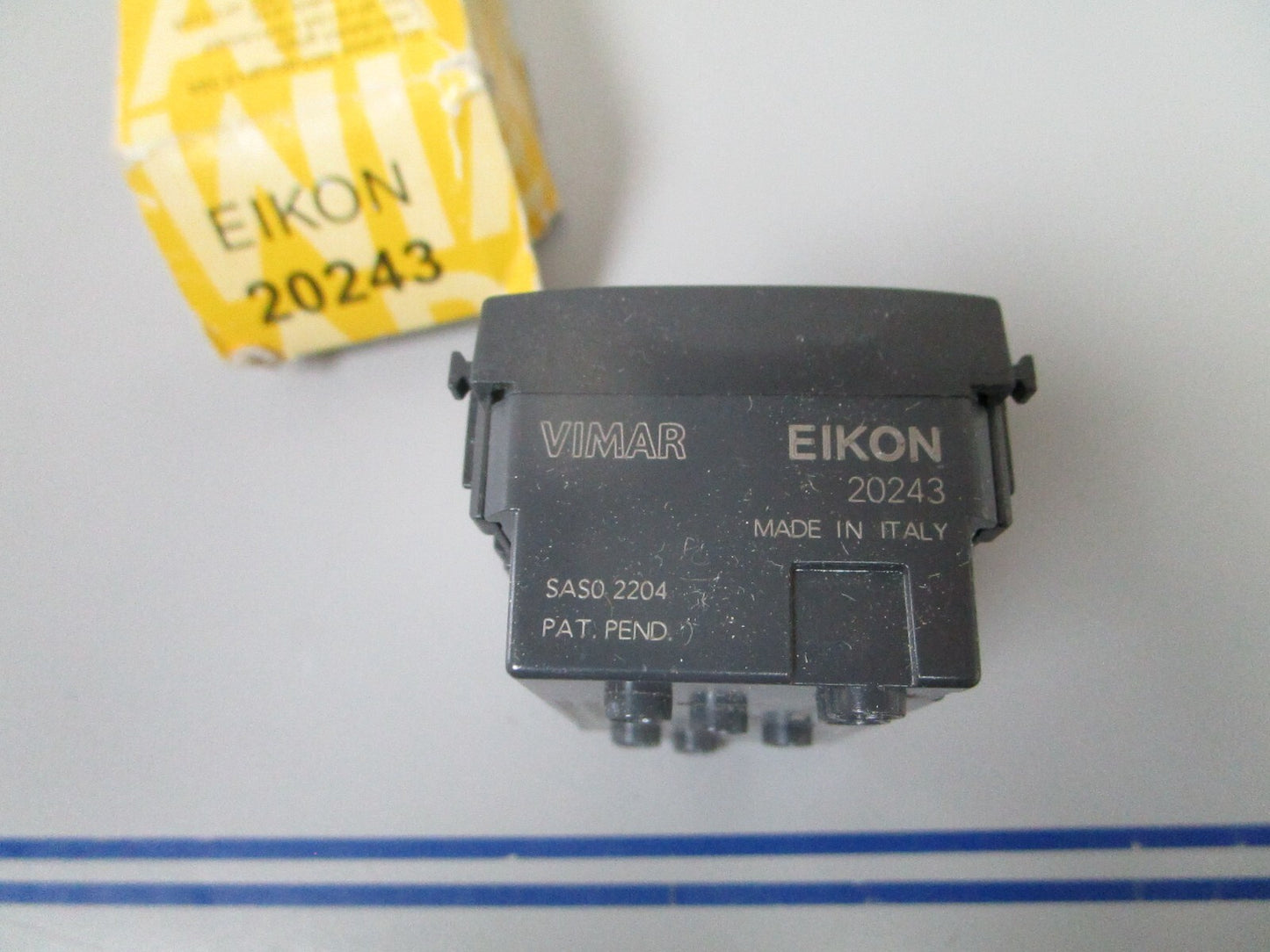 *NEW* 0720 Vimar Eikon 2P+T 15A Socket Outlet 20243