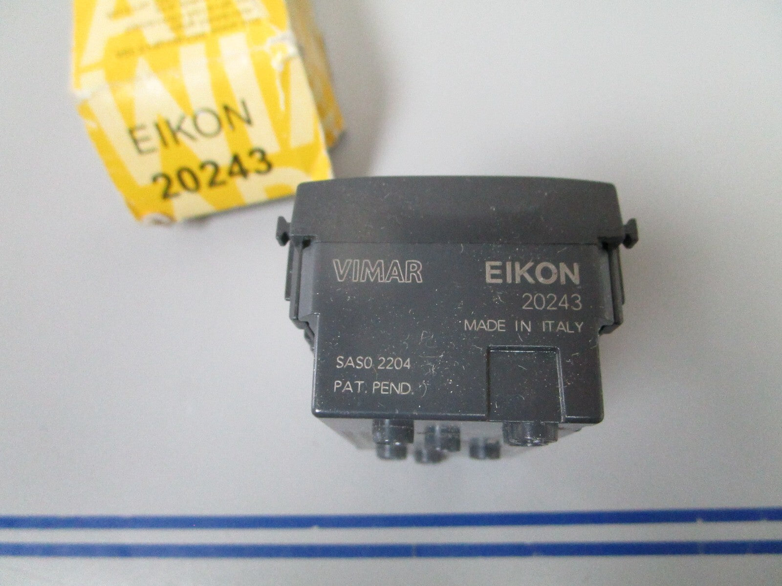 *NEW* 0720 Vimar Eikon 2P+T 15A Socket Outlet 20243