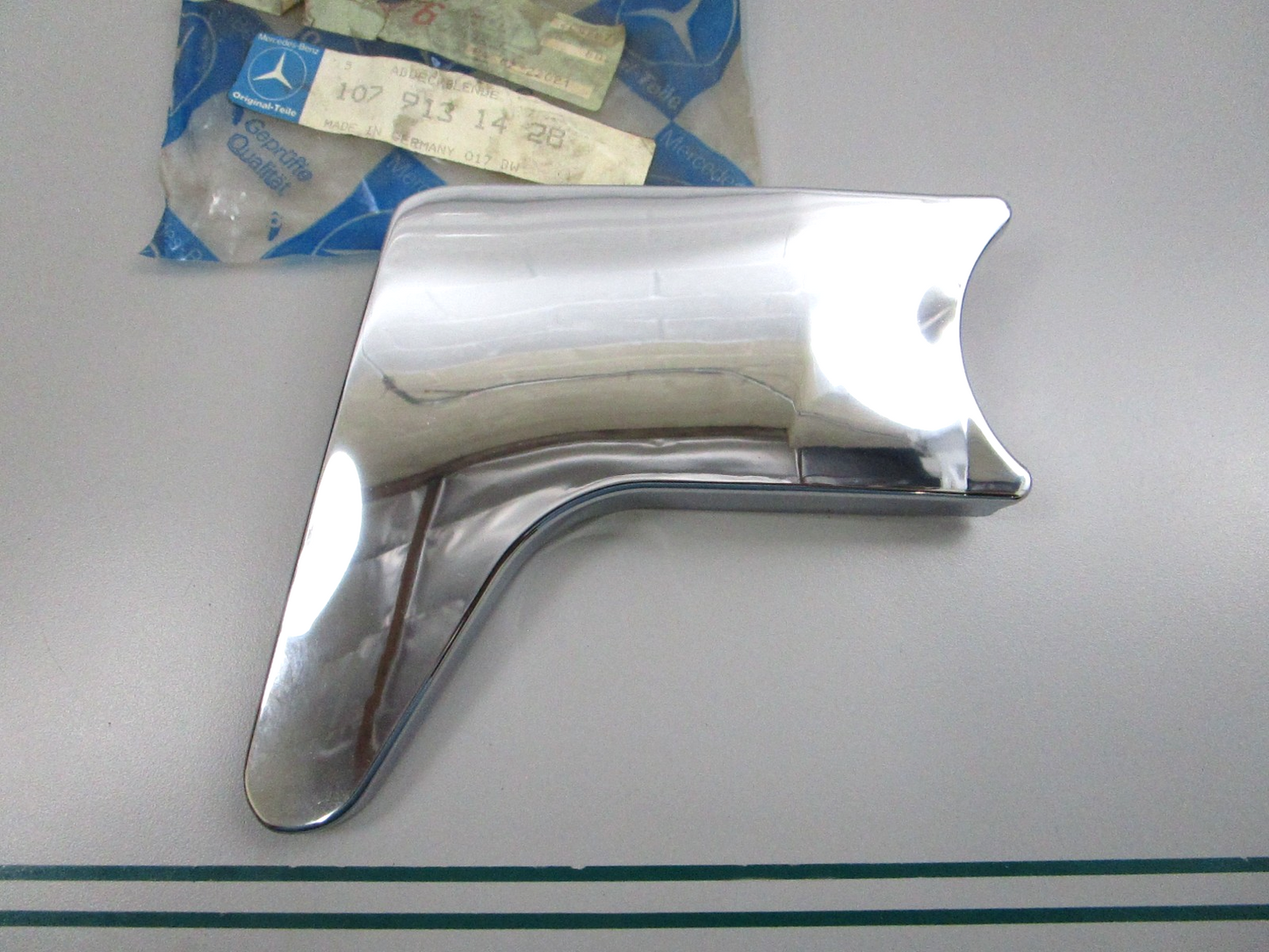 NEW OEM 1079131428 Mercedes-Benz Cover 0810