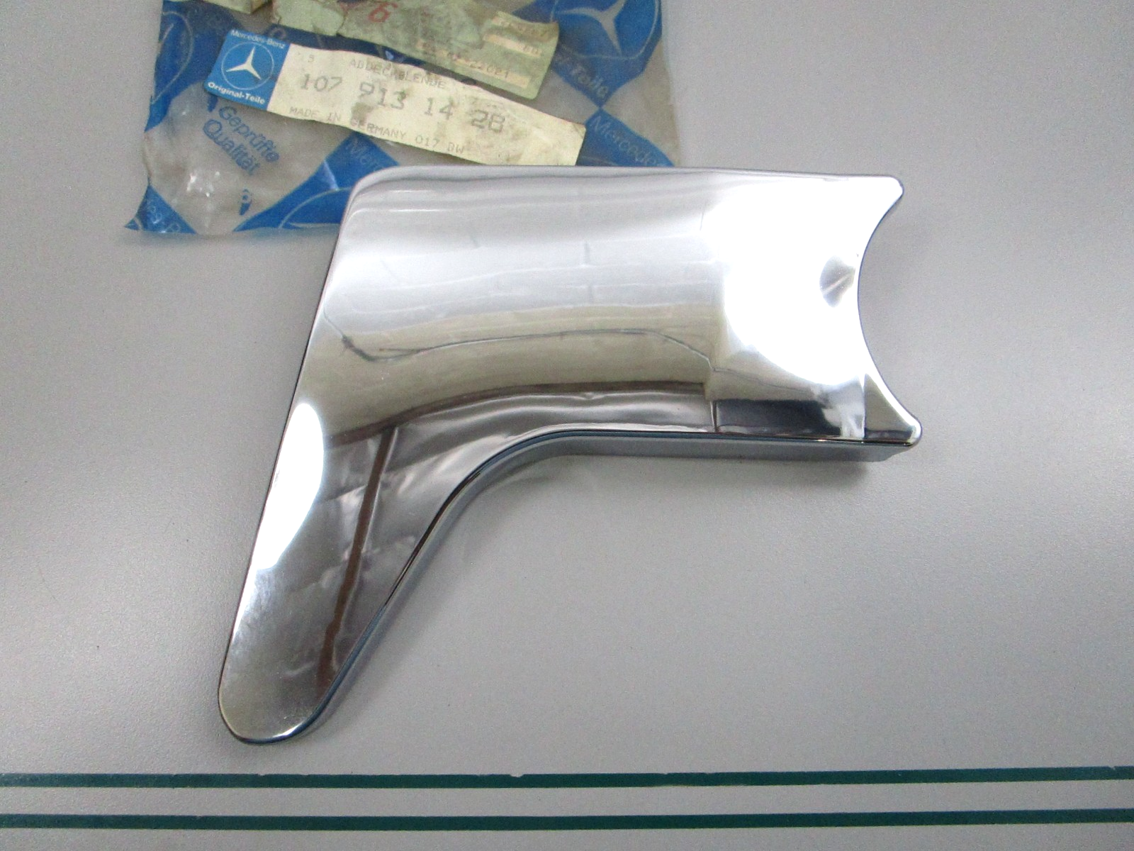 NEW OEM 1079131428 Mercedes-Benz Cover 0810