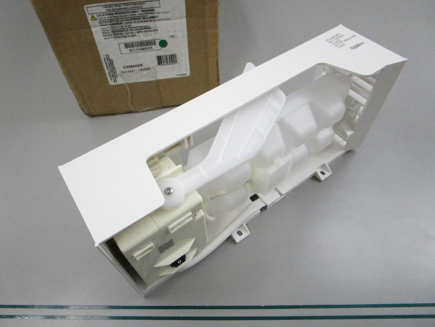NEW OEM W11546935 Whirlpool Ice Maker 0810