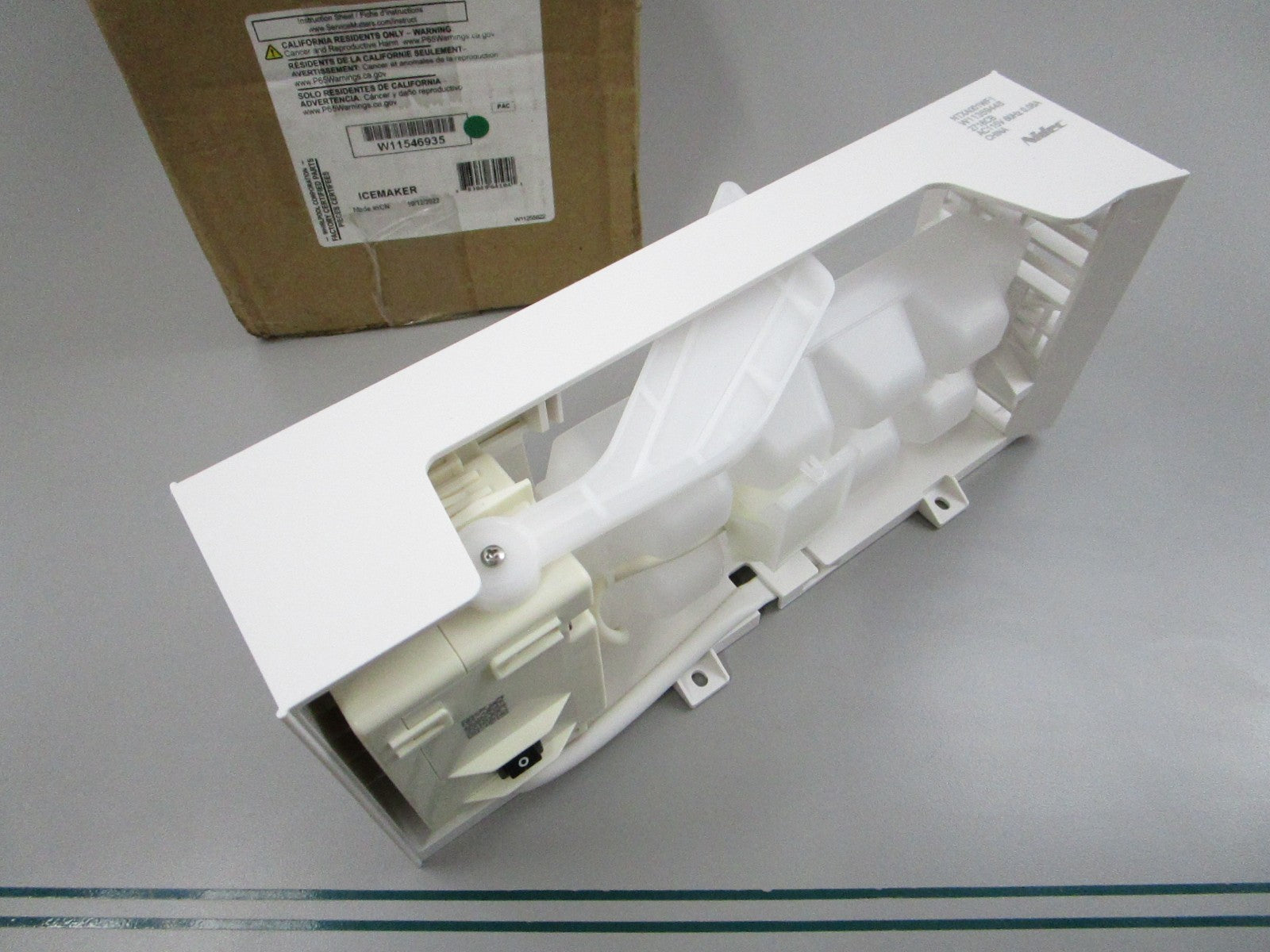 NEW OEM W11546935 Whirlpool Ice Maker 0810