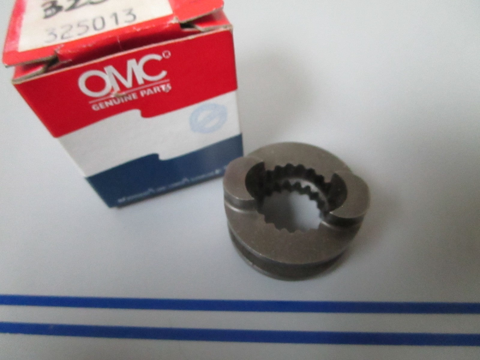 NEW OEM 325013 0325013 OMC Johnson Evinrude Clutch Dog 0720