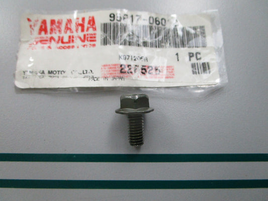 NEW OEM 95817-06012 Yamaha Flange Bolt 0810