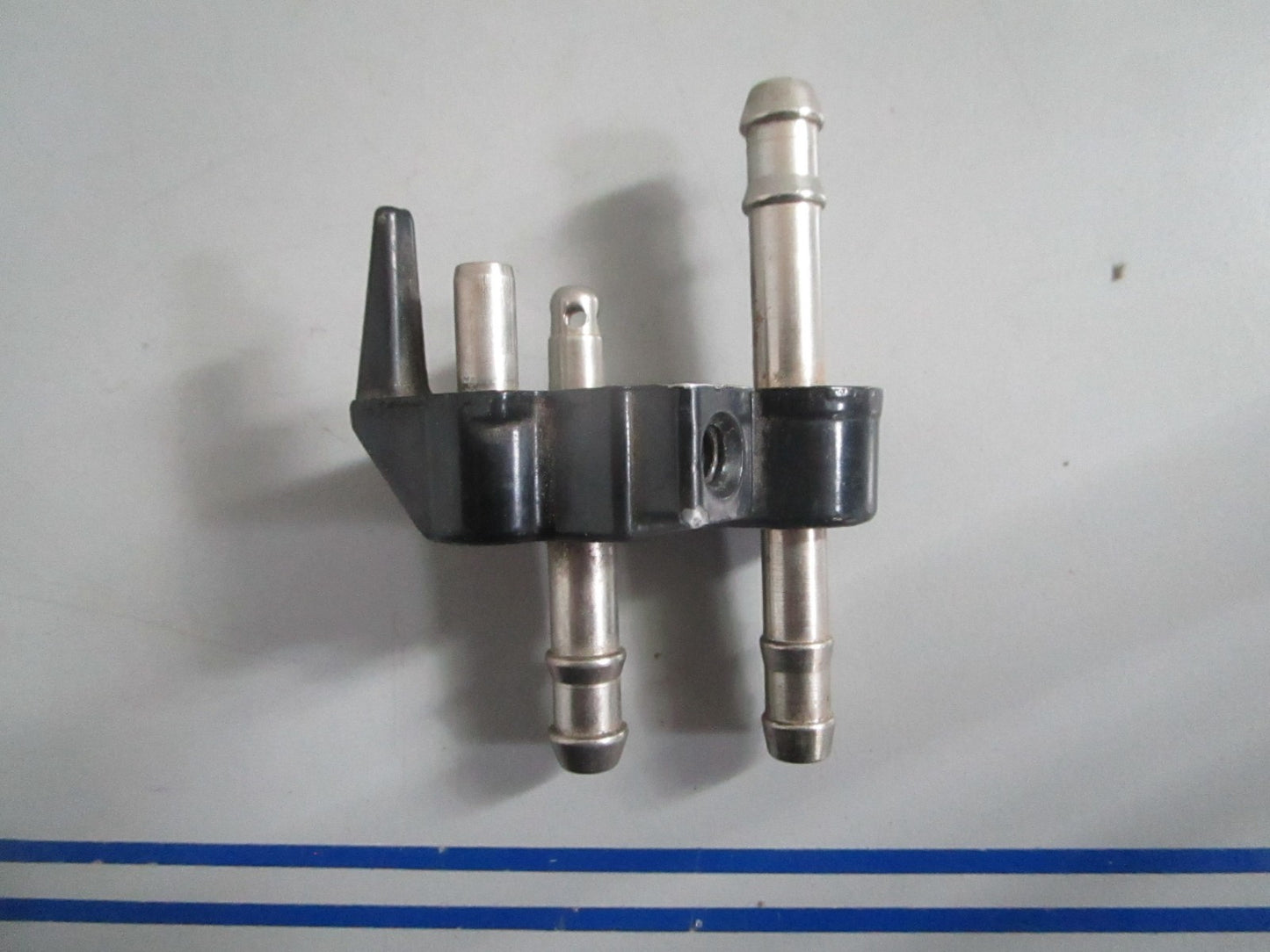 NEW OEM 394313 0394313 OMC Johnson Evinrude Fuel Connector 0820