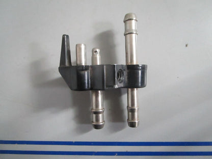 NEW OEM 394313 0394313 OMC Johnson Evinrude Fuel Connector 0820