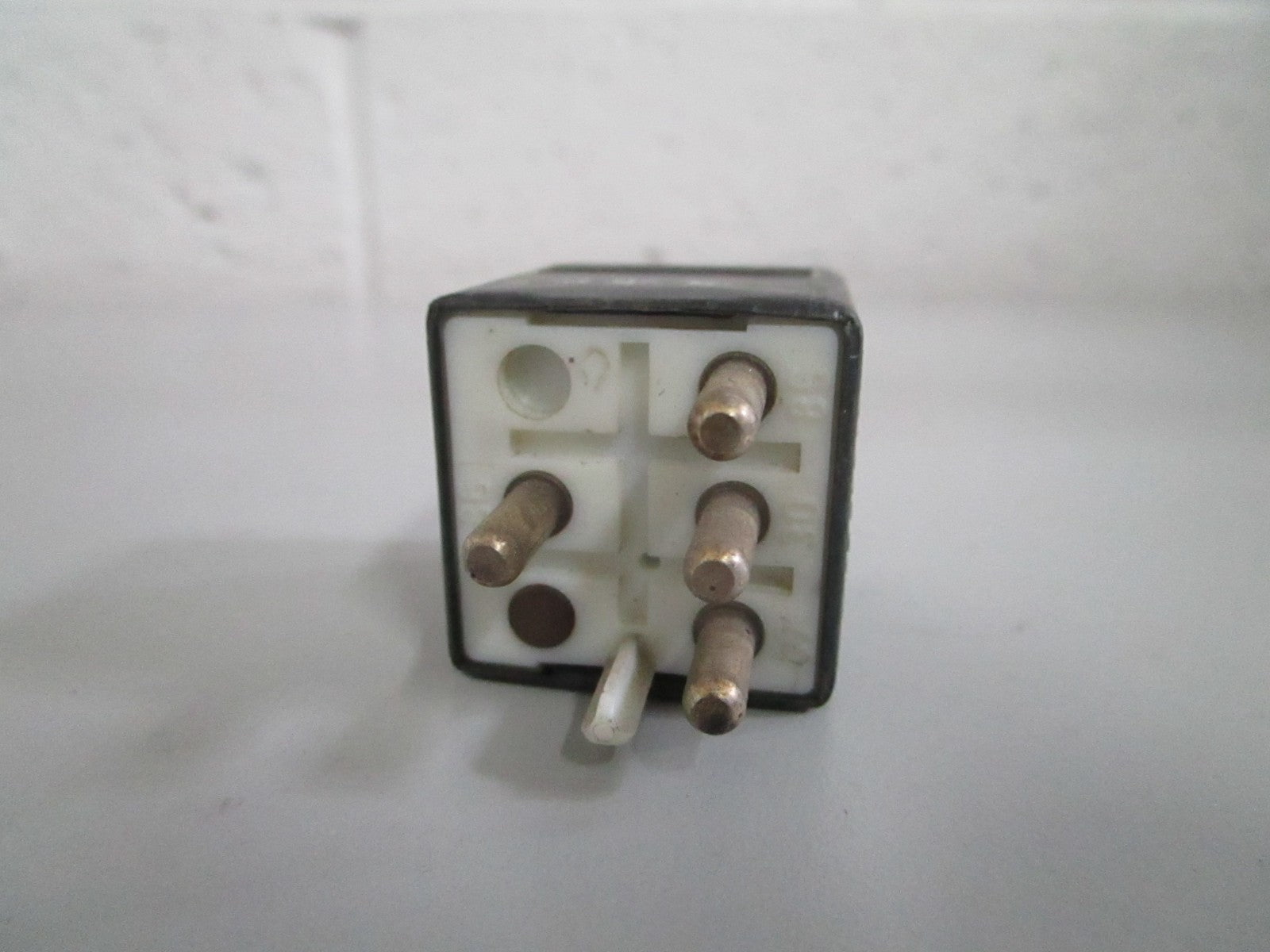 NEW OEM 0015426819 Mercedes-Benz Relay 0820