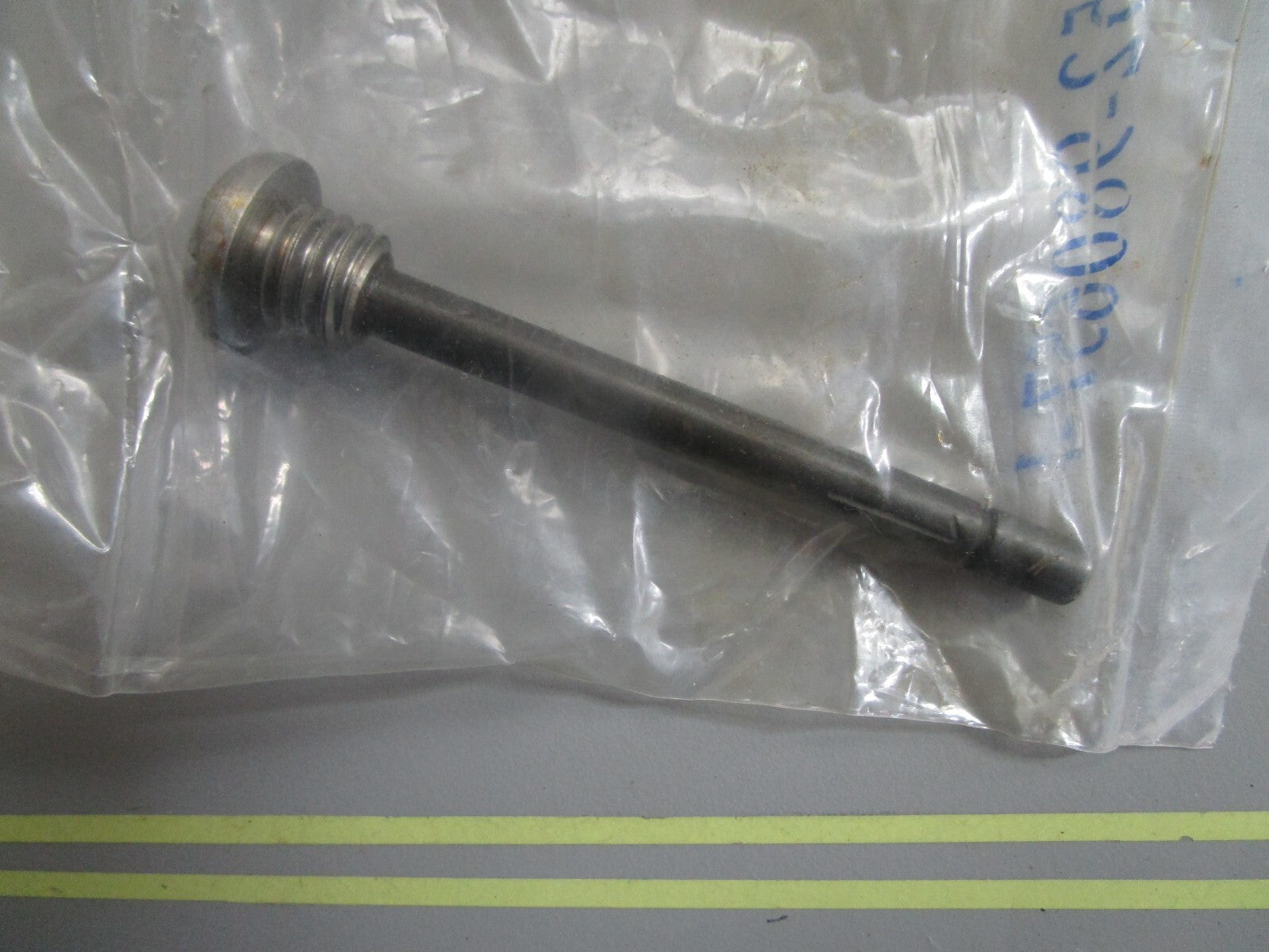 *NEW OEM* 0810 OMC Johnson Evinrude Indicator Plug 980657 0980657