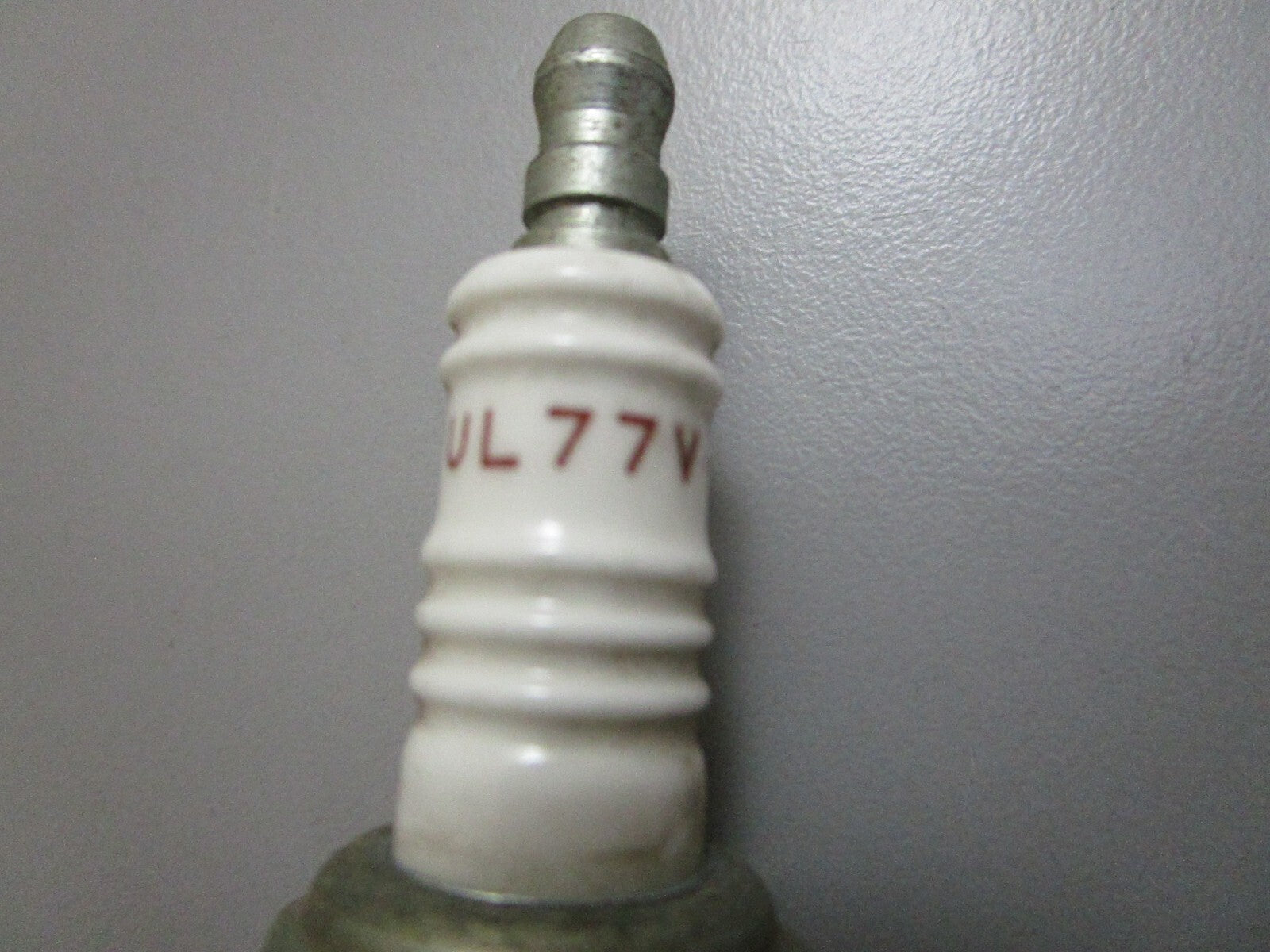 *NEW* 0810 Champion Spark Plug UL77V