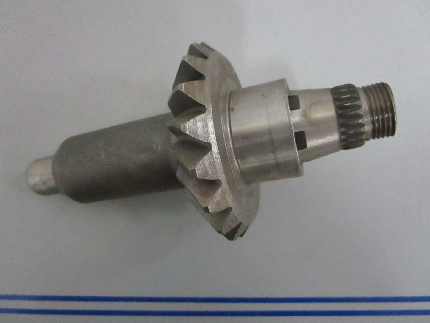 *NEW OEM* 0820 OMC Johnson Evinrude Shaft & Pinion Assy 980284 0980284