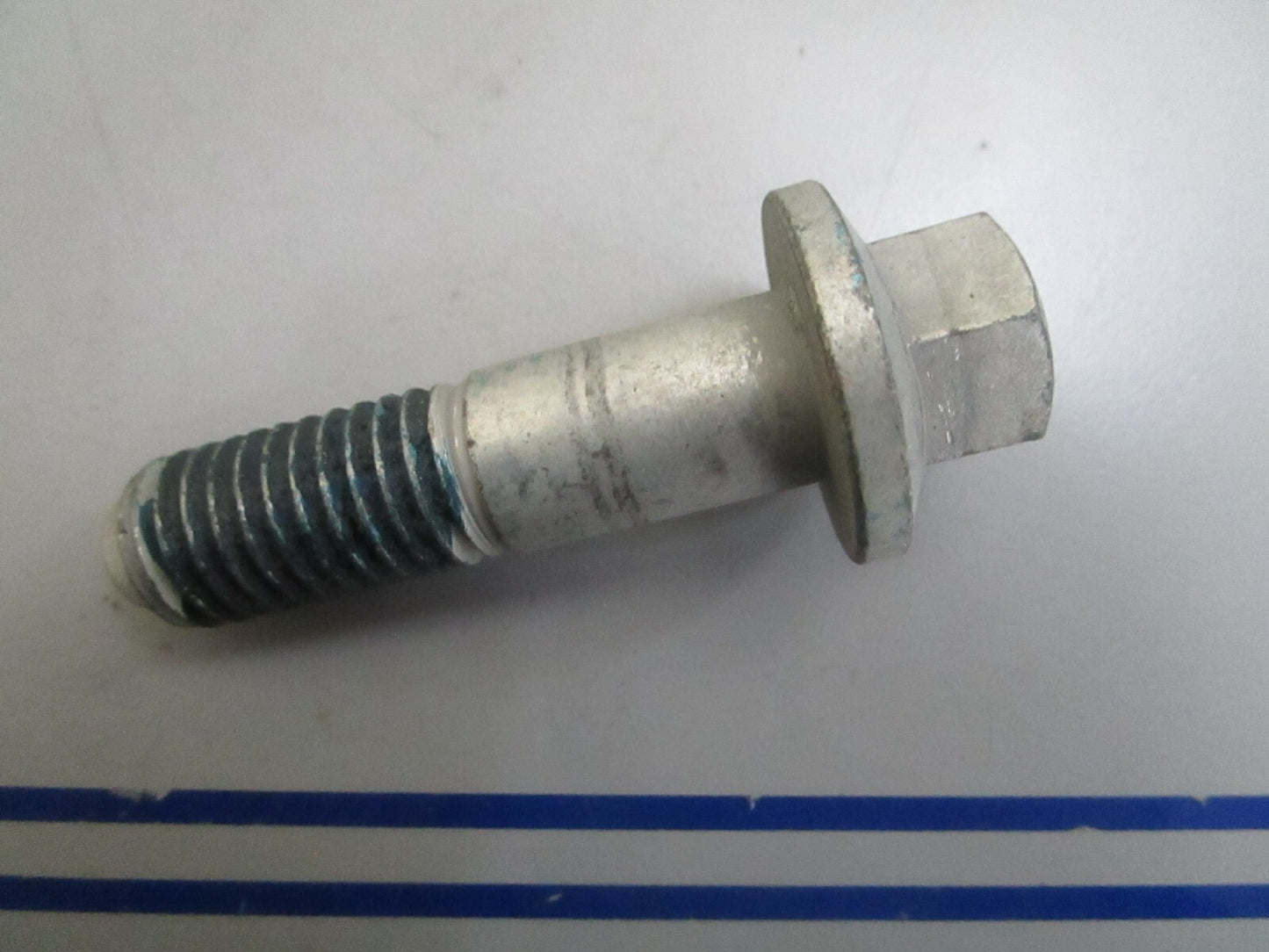 *NEW OEM* 0820 OMC Johnson Evinrude Upper Mount Screw 352662 0352662