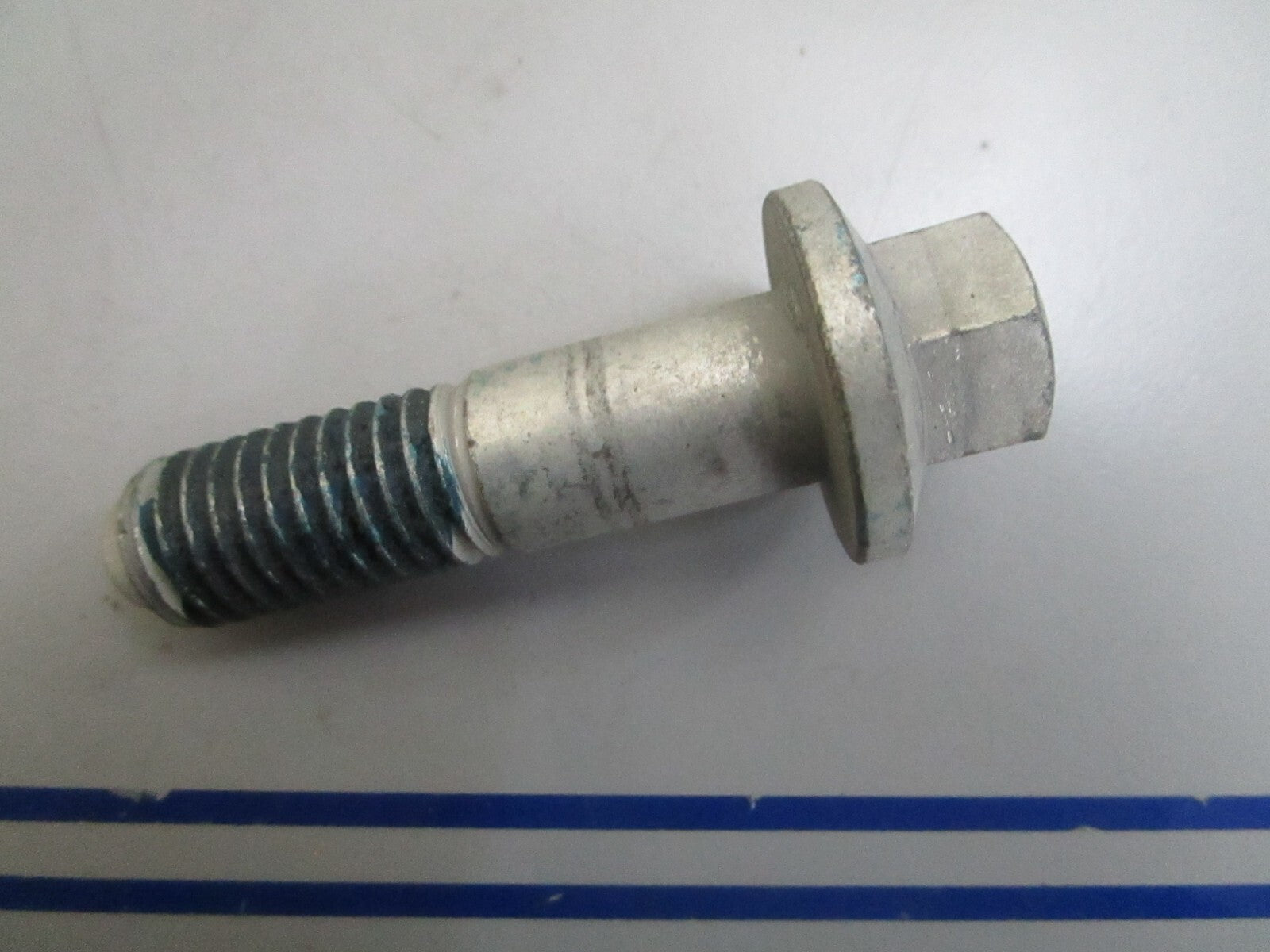 *NEW OEM* 0820 OMC Johnson Evinrude Upper Mount Screw 352662 0352662