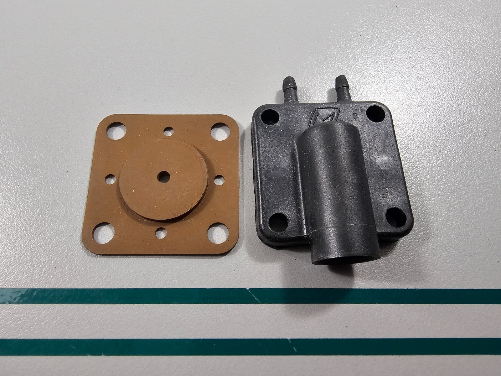 NEW OEM 437228 0437228 OMC Johnson Evinrude Cover & Gasket Assembly 0810