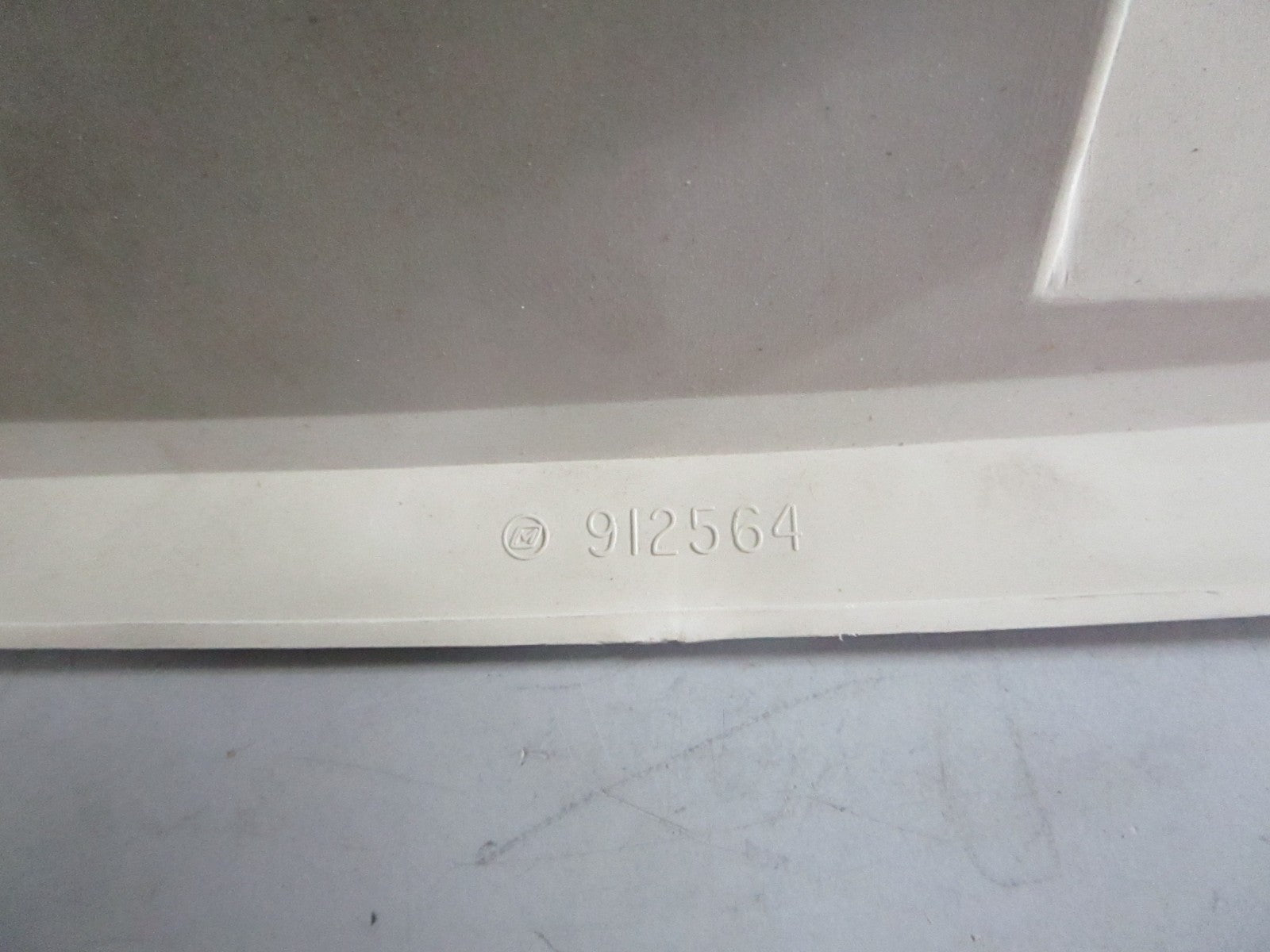 NEW OEM 398447 0398447 912564 0912564 OMC Johnson Evinrude Air Inlet 0820