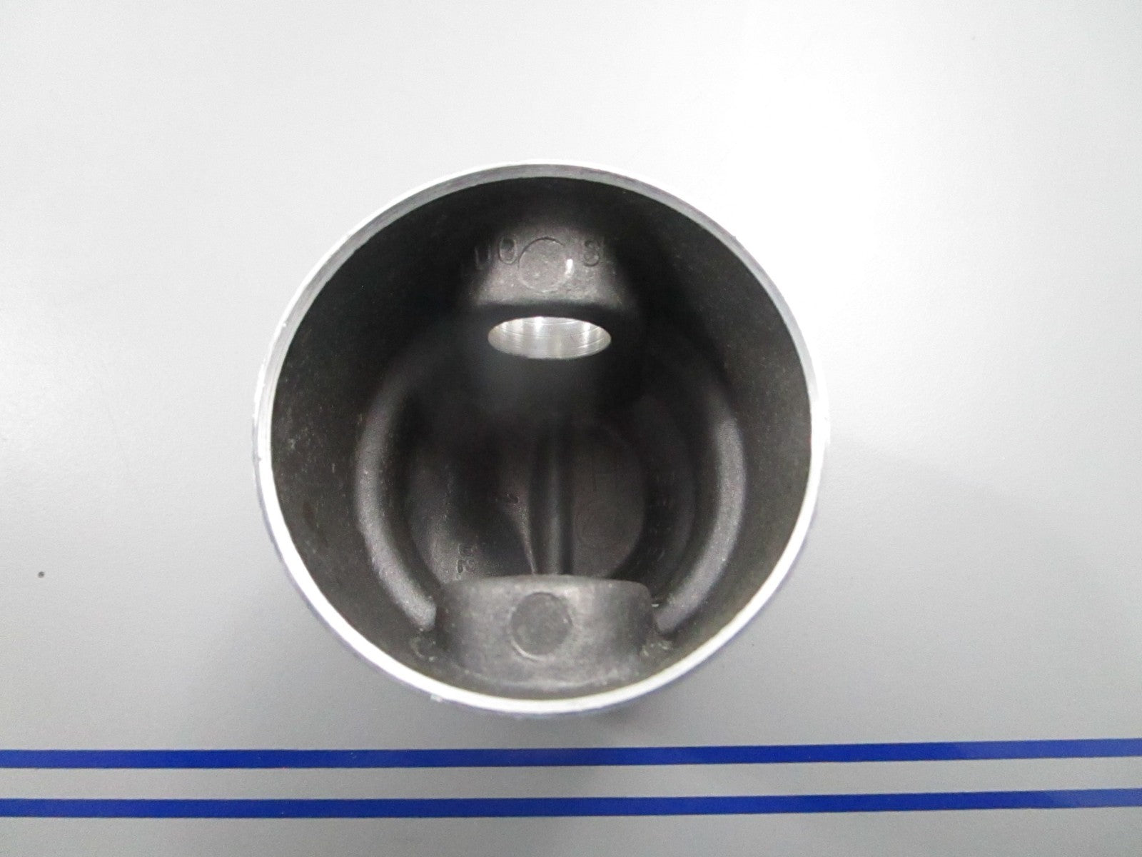 *NEW OEM* 0810 OMC Johnson Evinrude Piston 379372 0379372