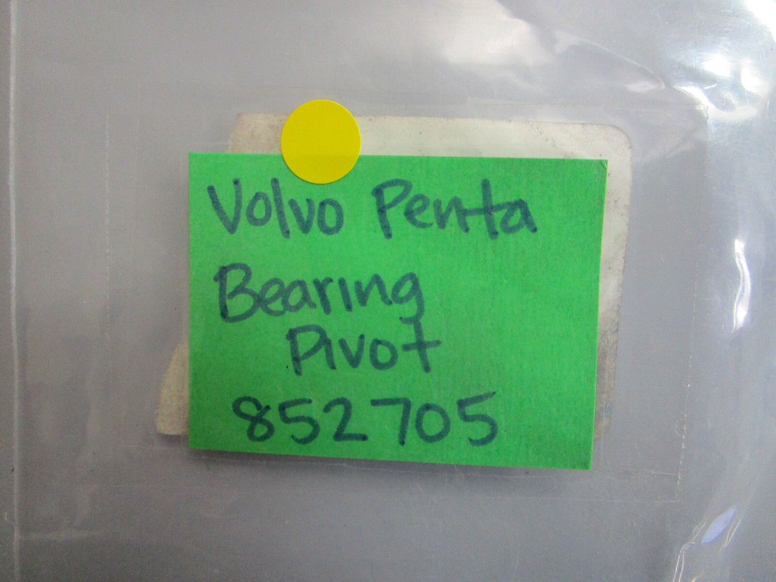 *NEW OEM* 0820 Volvo Penta Bearing Pivot 852705