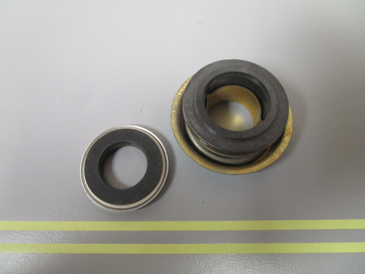 *NEW OEM* 0810 Volvo Penta Seal 835515