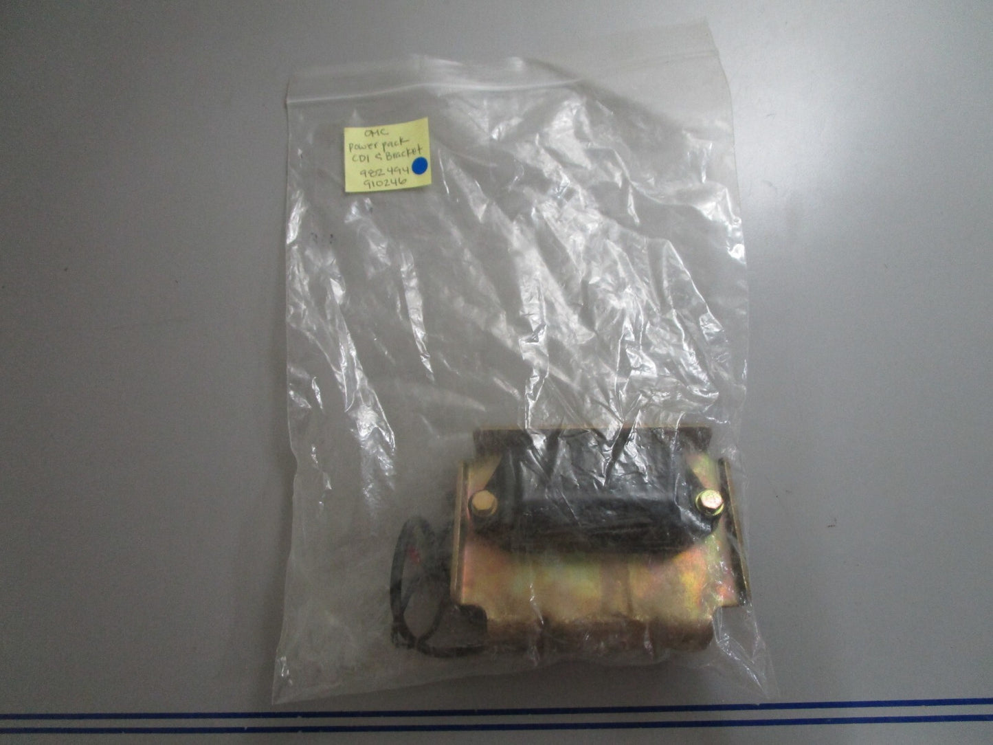 *NEW OEM* 0810 OMC Johnson Evinrude Powerpack CDI & Bracket 982494 910246