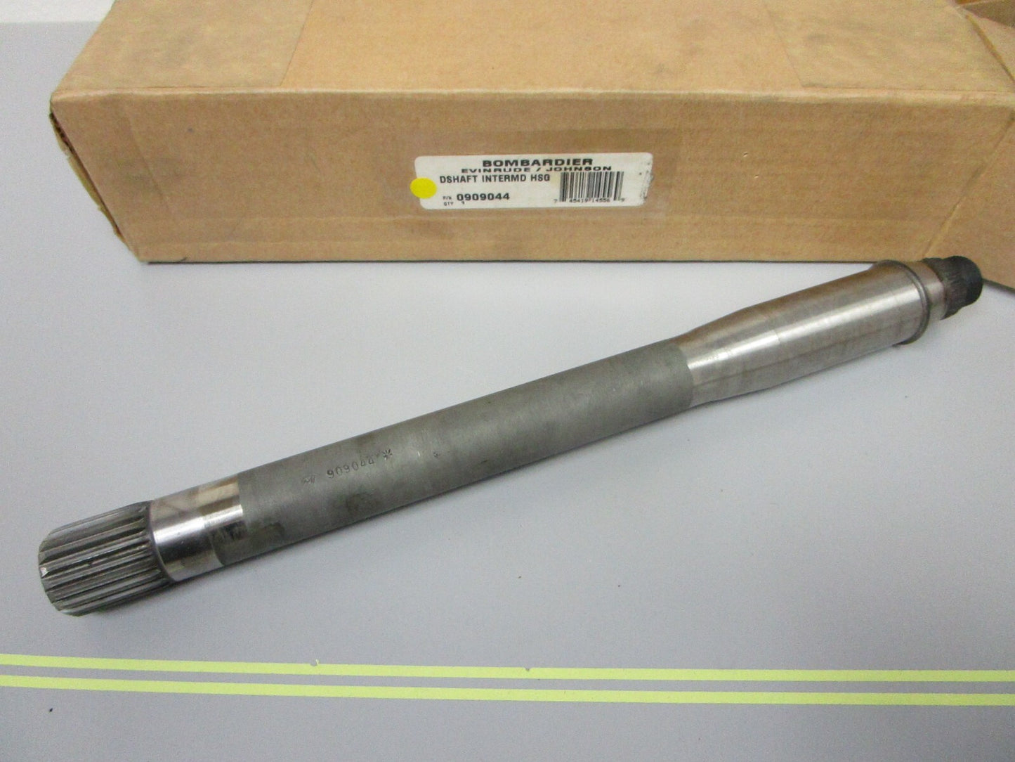 *NEW OEM* 0720 OMC Johnson Evinrude Driveshaft Intermediate Housing 909044