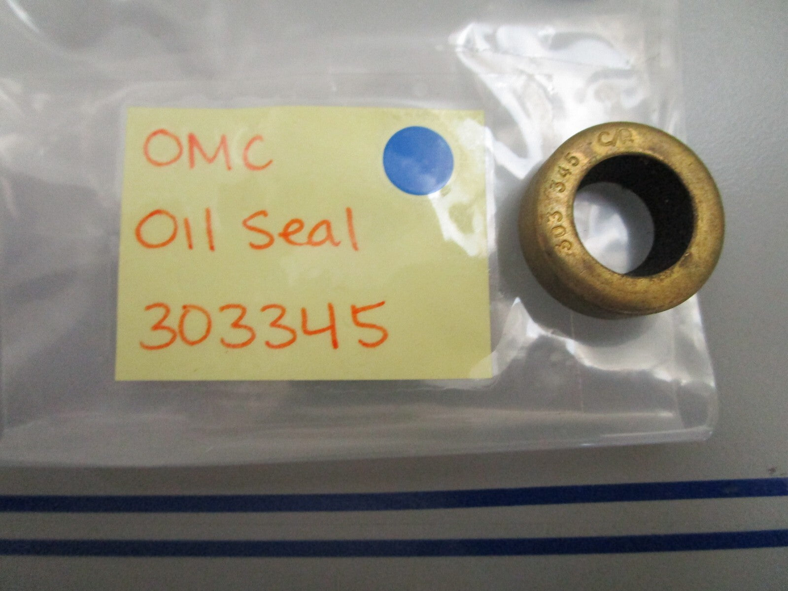 *NEW OEM* 0810 OMC Johnson Evinrude Oil Seal 303345 0303345